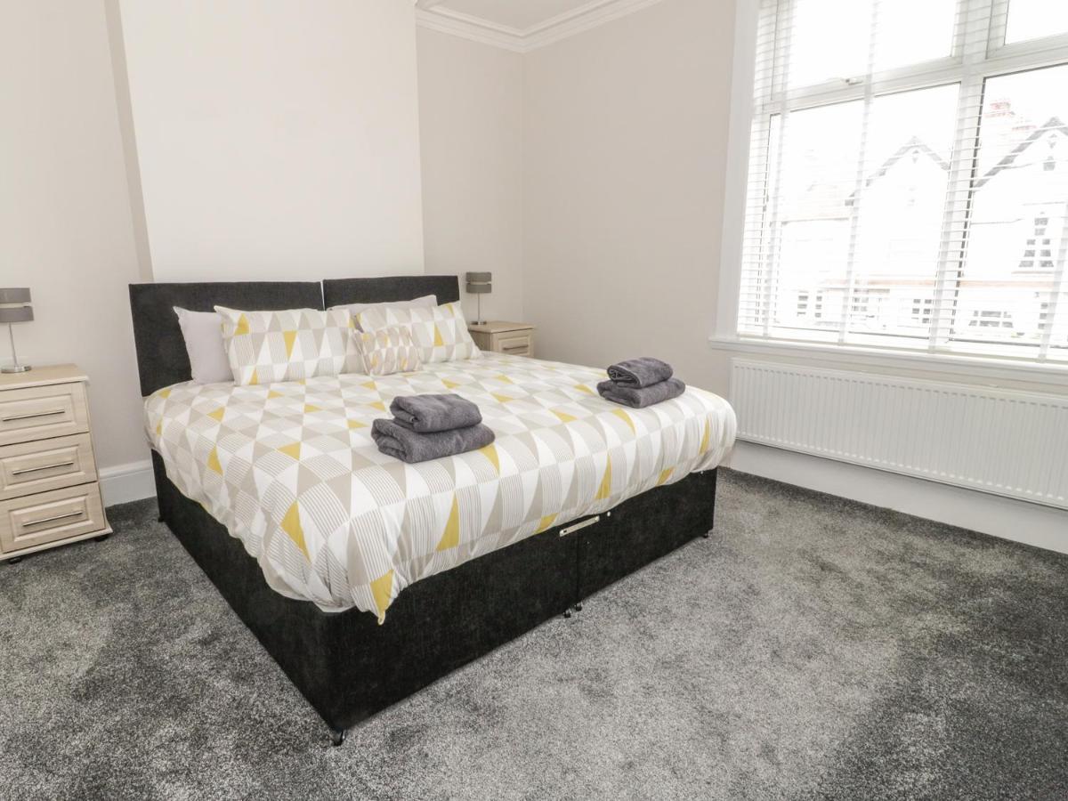 Westpoint Villa Llandudno Bagian luar foto